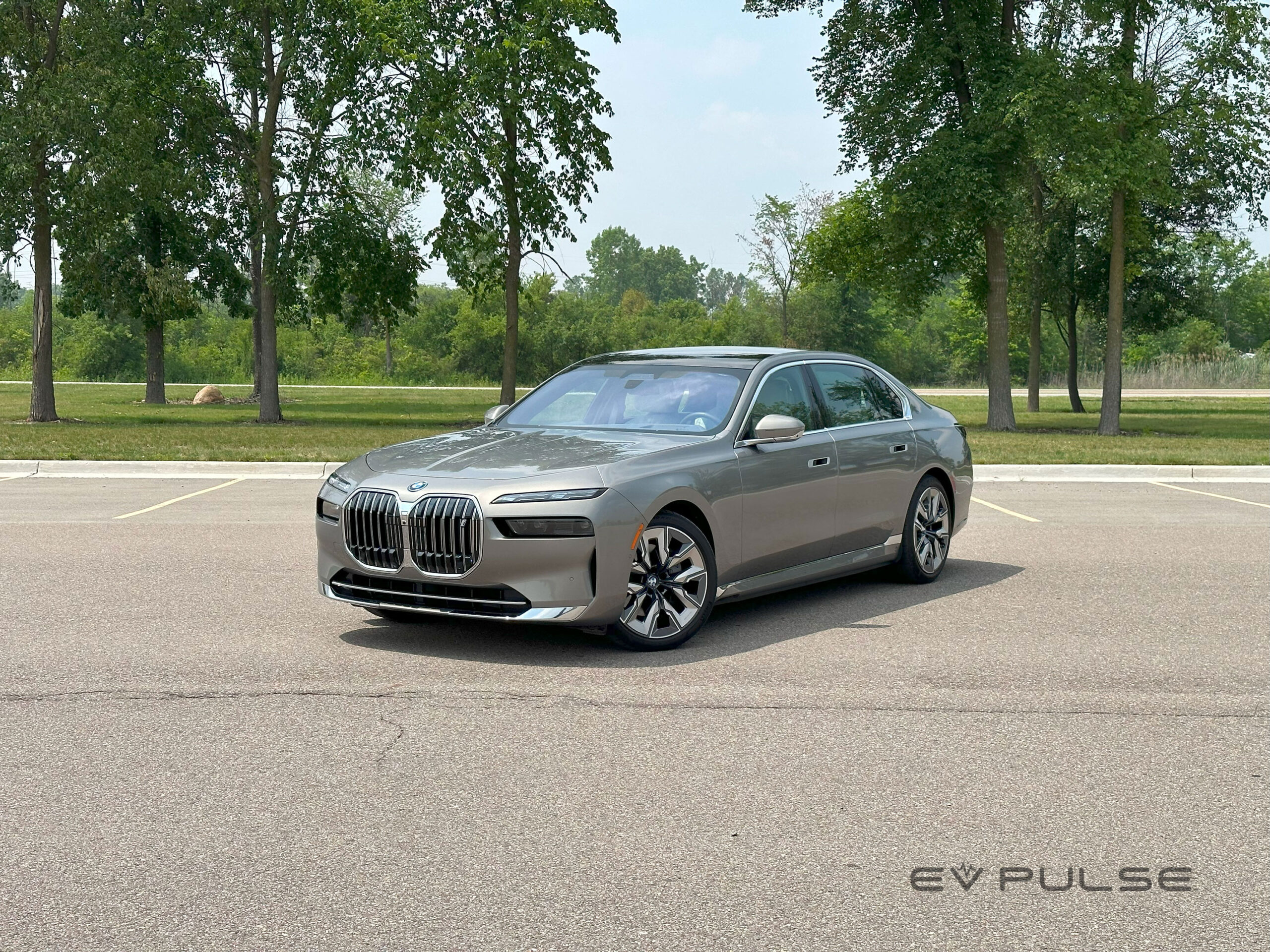 Mercedes Benz- S Class/ BMW i7